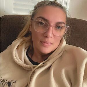 Meet your Posher, April